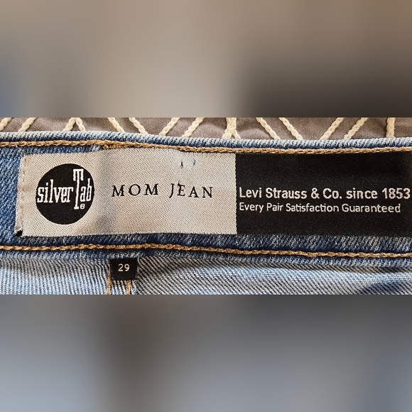 Levi SilverTab Mom Distressed Jeans Size 29 - Picture 7 of 9